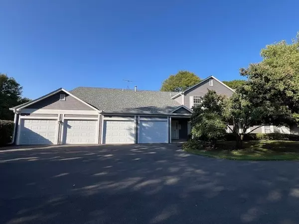 Naperville, IL 60565,225 Hampshire Court #101-A1