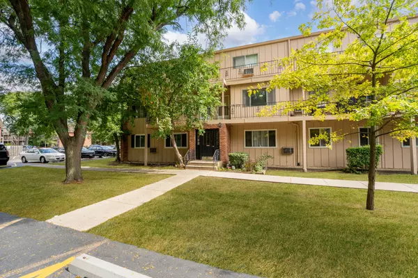 Rolling Meadows, IL 60008,2504 Algonquin Road #14