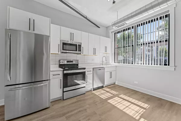 Chicago, IL 60626,7645 N SHERIDAN Road #110