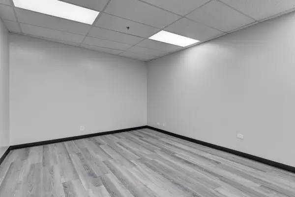 Westchester, IL 60154,9625 W Roosevelt Road #101