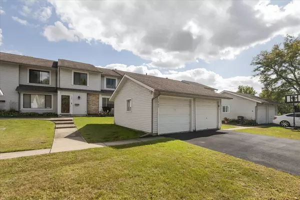 Downers Grove, IL 60516,1909 Bates Place