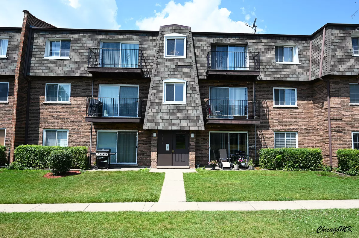 Des Plaines, IL 60016,9381 Bay Colony Drive #3S