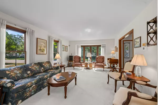 Prospect Heights, IL 60070,212 Country Club Drive