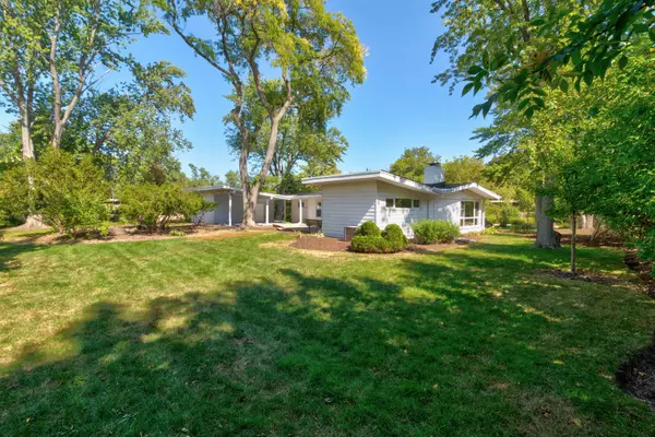 Highland Park, IL 60035,334 RUSSETT Lane