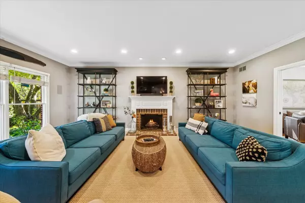 Hinsdale, IL 60521,211 Justina Street