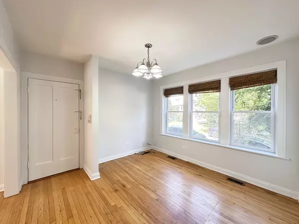 Chicago, IL 60630,4447 W Sunnyside Avenue #1