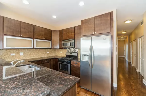 Elmwood Park, IL 60707,7932 W Grand Avenue #2W