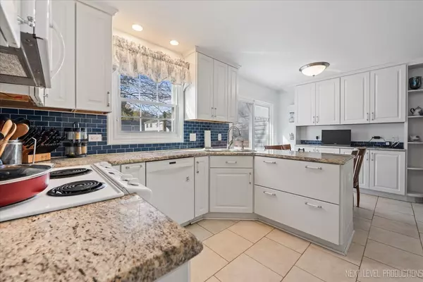 Naperville, IL 60565,2167 Countryside Circle