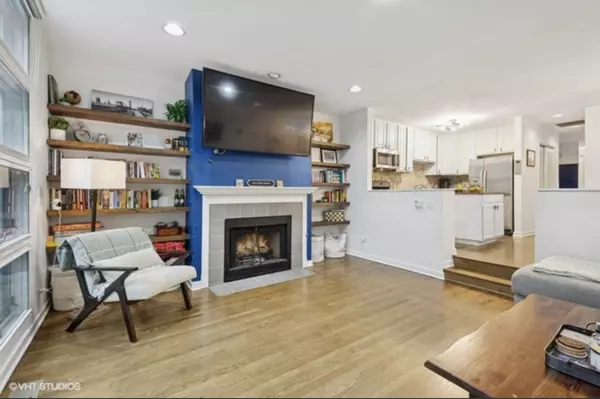 Chicago, IL 60614,933 W Wrightwood Avenue #A