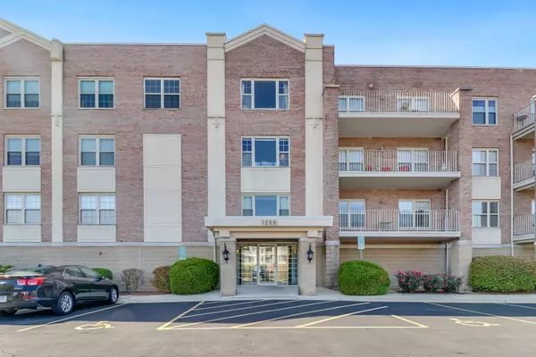 1200 S Prospect Avenue #303, Elmhurst, IL 60126