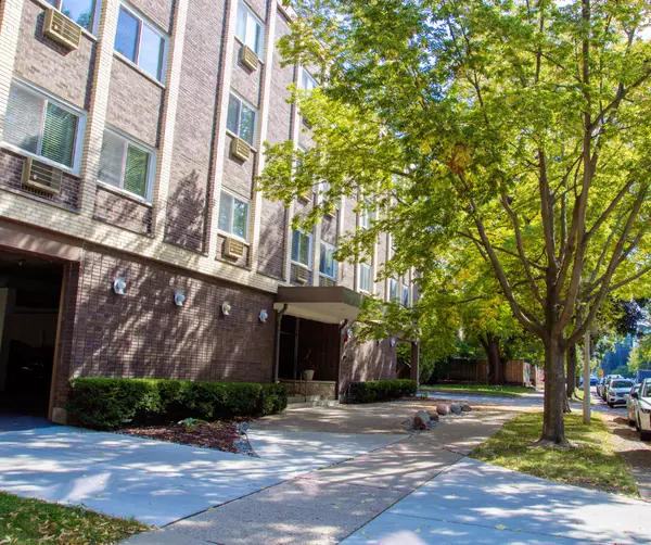 222 N Grove Avenue #2B, Oak Park, IL 60302