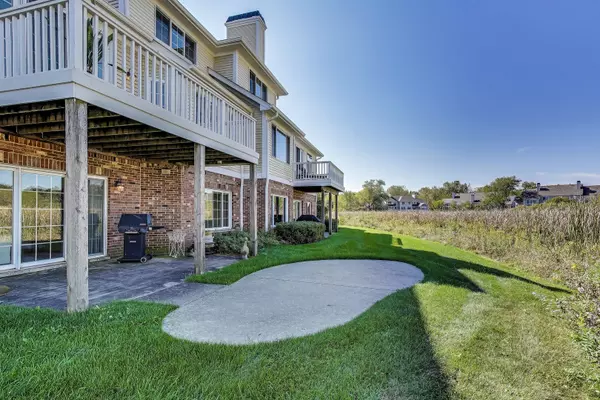 Grayslake, IL 60030,17602 W Knollwood Court