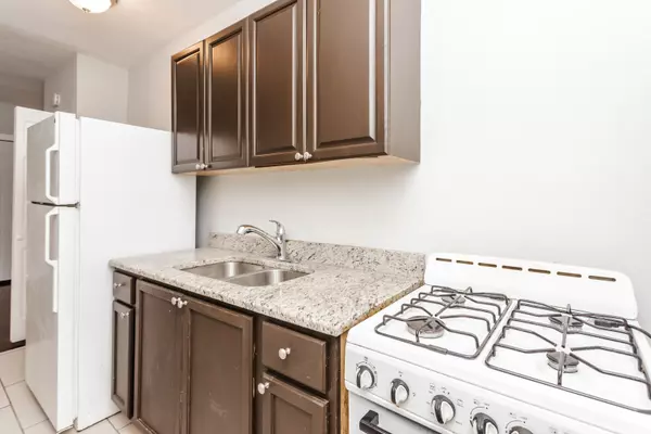 Chicago, IL 60649,6959 S Paxton Avenue #3E
