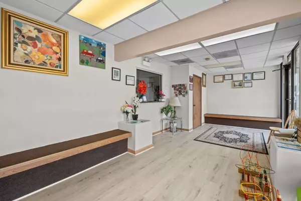 Chicago, IL 60634,7107 W Belmont Avenue #1E