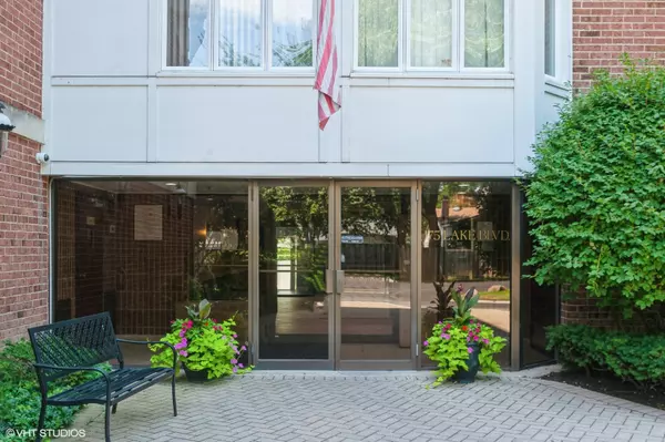 Buffalo Grove, IL 60089,175 Lake Boulevard #308