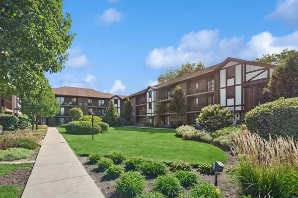 915 N York Road #605, Elmhurst, IL 60126