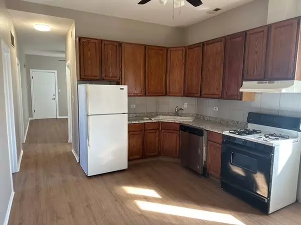 Chicago, IL 60618,2956 N Hamlin Avenue #2R