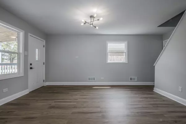Burbank, IL 60459,5707 W 82nd Place