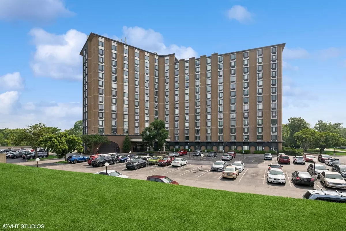 Palatine, IL 60067,1 Renaissance Place #3PH