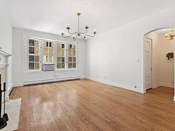Chicago, IL 60610,60 E Scott Street #403