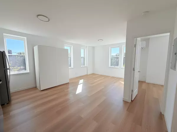 Chicago, IL 60657,1650 W Roscoe Street #501