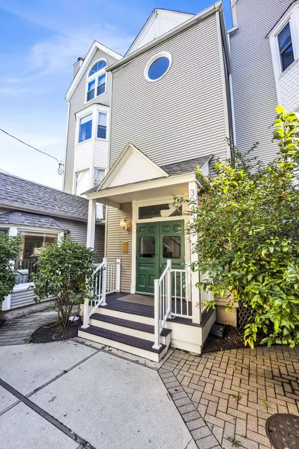 3045 N Kenmore Avenue #1R, Chicago, IL 60657