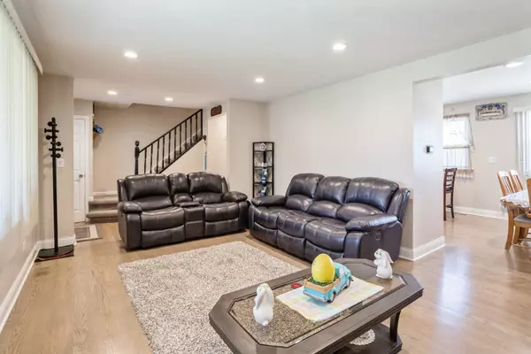 Mount Prospect, IL 60056,1109 S Lavergne Drive