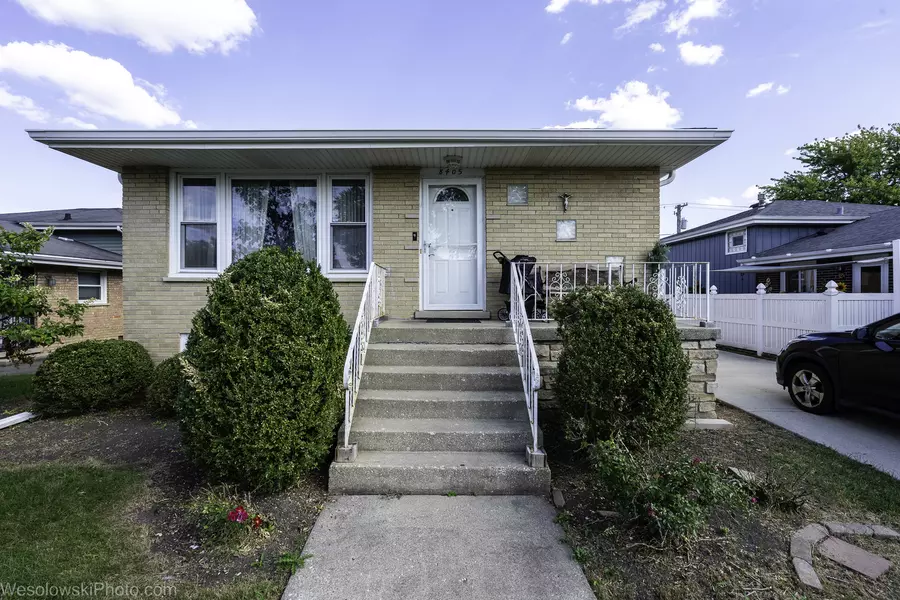 8405 Melvina Avenue, Burbank, IL 60459