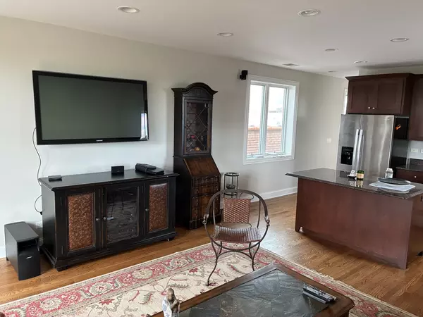 Chicago, IL 60630,5454 W Higgins Avenue #3