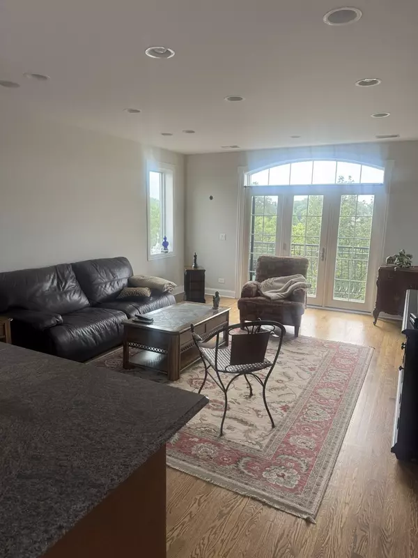 Chicago, IL 60630,5454 W Higgins Avenue #3