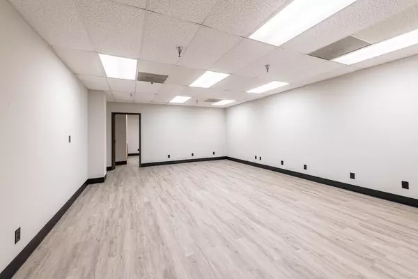 Waukegan, IL 60085,415 Washington Street #004A