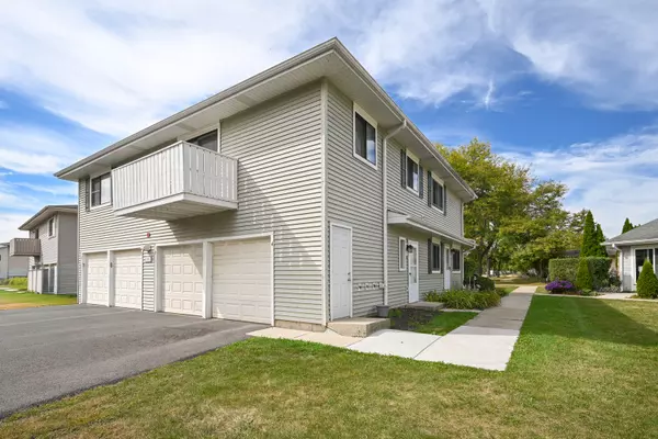 Warrenville, IL 60555,2S723 Winchester Circle #4