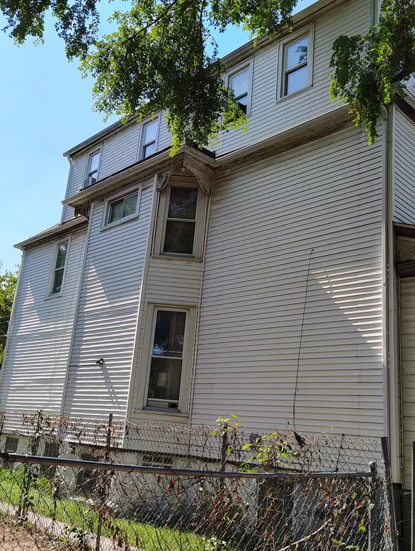 Chicago, IL 60621,415 W 62nd Street