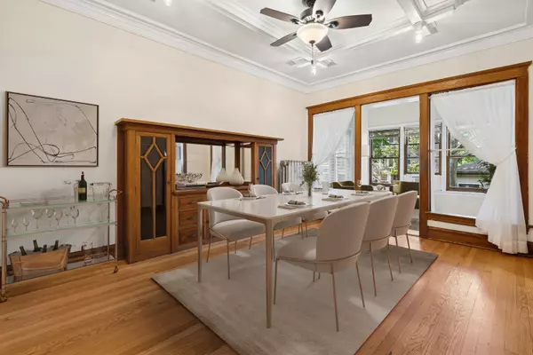 Oak Park, IL 60302,323 Wisconsin Avenue #1