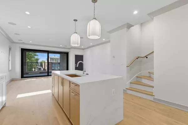 Chicago, IL 60614,1646 N Orchard Street #PHS