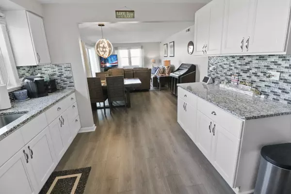 Fox Lake, IL 60020,22 N Pistakee Lake Road #2A