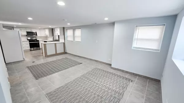 Chicago, IL 60629,6751 S Campbell Avenue #3F
