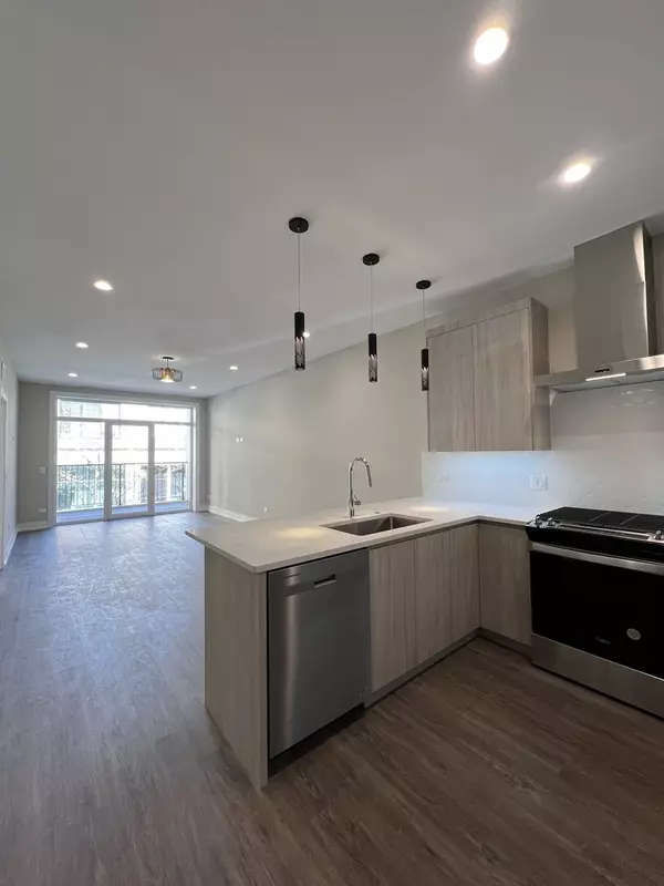 Chicago, IL 60657,3244 N Lincoln Avenue #4