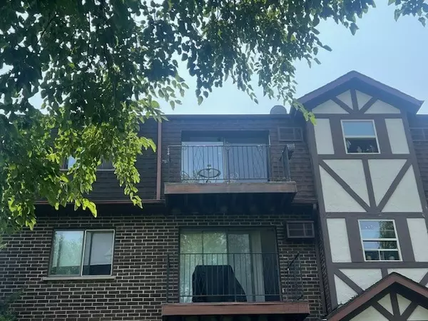 Bensenville, IL 60106,1010 Judson Street #2B