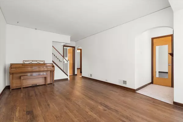 Chicago, IL 60638,5152 S Lawler Street