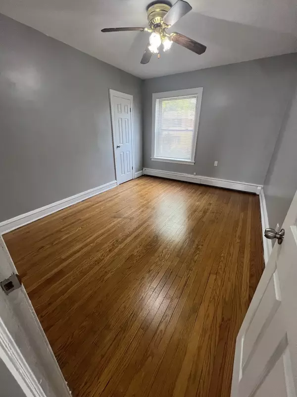 Chicago, IL 60619,909 E 85th Street #1