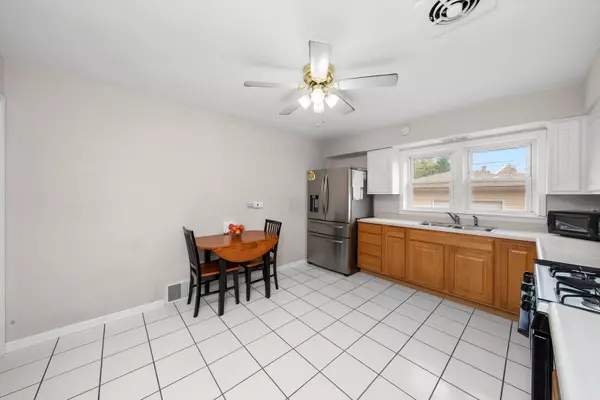 Chicago, IL 60617,10751 S Avenue B