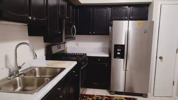 Schaumburg, IL 60193,1151 REGENCY Court