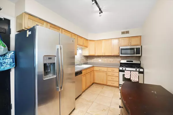 Chicago, IL 60660,6325 N Sheridan Road #802
