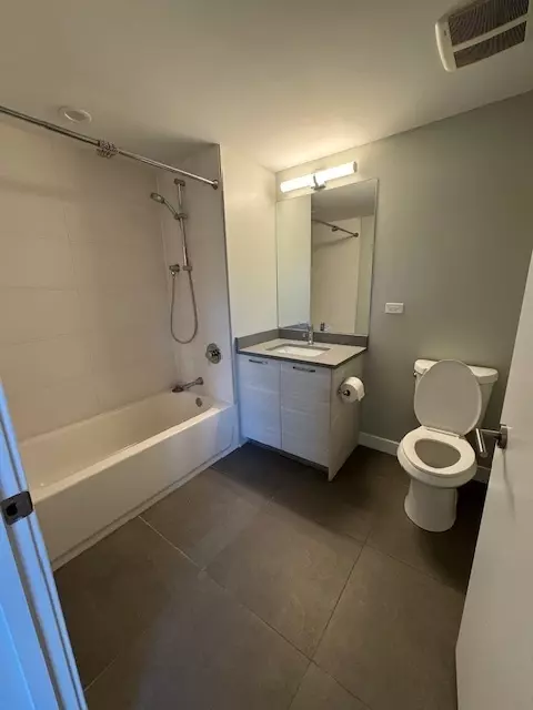 Chicago, IL 60625,2407 W Eastwood Avenue #206
