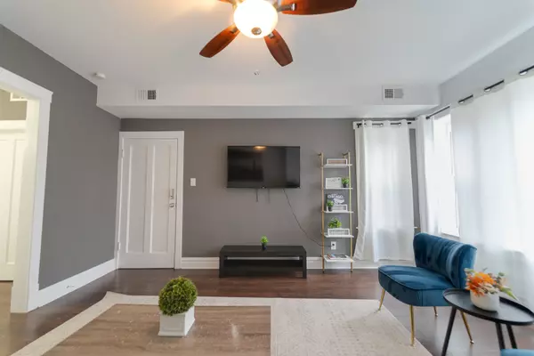 Chicago, IL 60641,4148 W Wellington Avenue #2