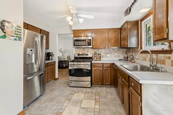 Rolling Meadows, IL 60008,104 Croftwood Court