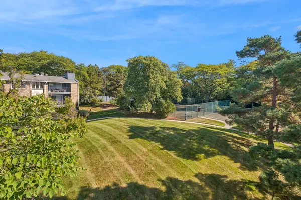 Glenview, IL 60025,2021 Ammer Ridge Court #302