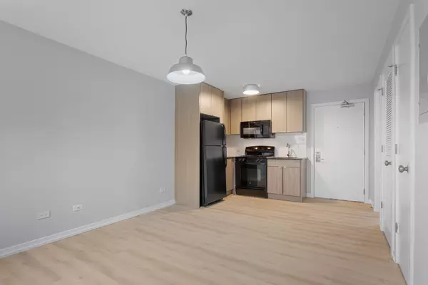 Chicago, IL 60640,5411 N Winthrop Avenue #217