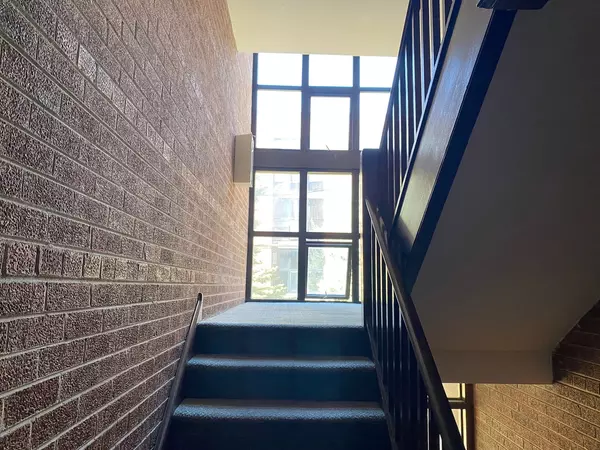 Chicago, IL 60645,2241 W Farwell Avenue #2D